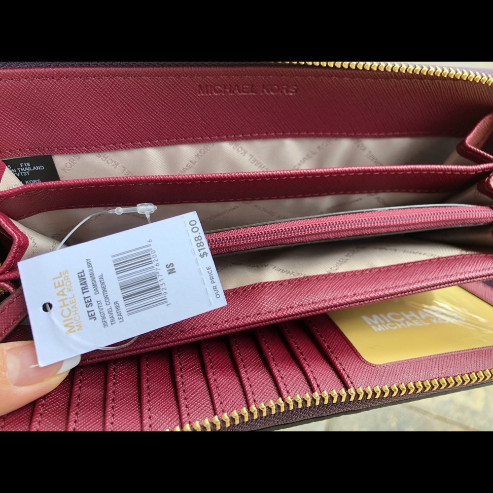 Michael Kors long Wallet Wristlet - Picture 6 of 8